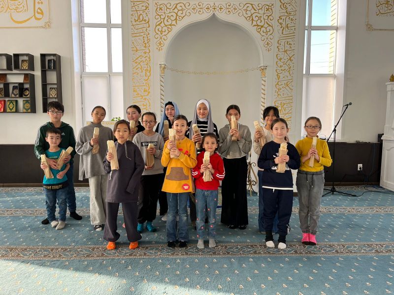 «Үштөбе оқу-ағарту орталығы» шәкірттеріне базарлық тарту етілді