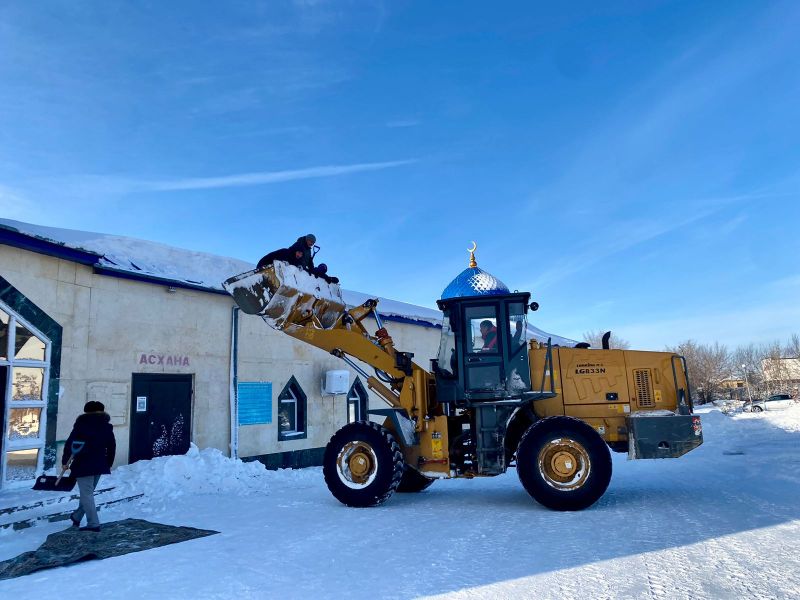 «Әл Машани» мешітінің ауласында қар тазалау жұмыстары жүргізілді