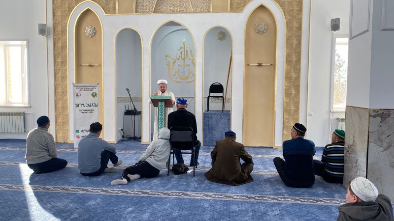 Абай мешітінде жұма намазы «Пәтуа сағатымен» жалғасты