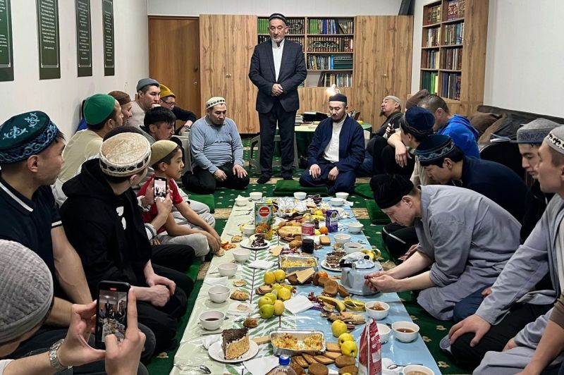 Шәкірттер ұстазға құрмет көрсетті