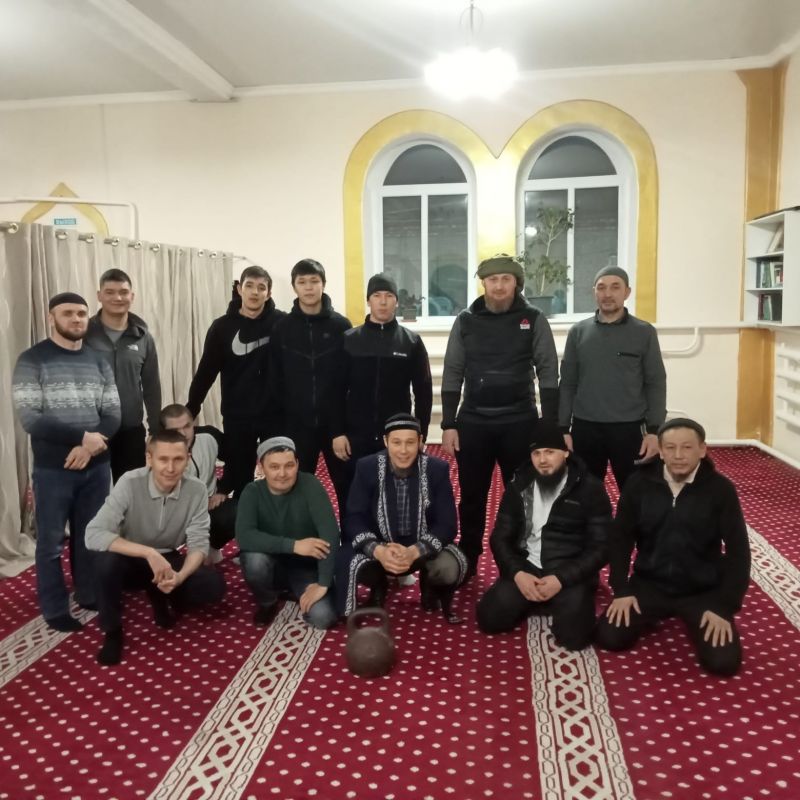 «Нұр» мешітінде кір тасын көтеруден сайыс өтті