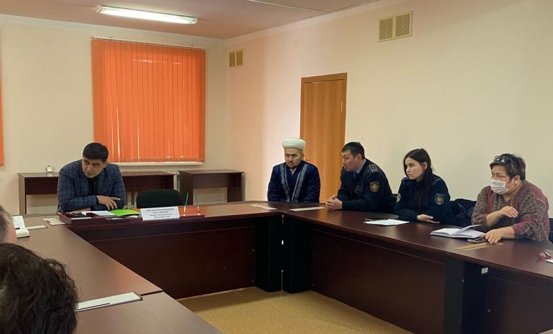 «Кәмелетке толмағандардың құқығын қорғау» тақырыбында кезедсу өтті