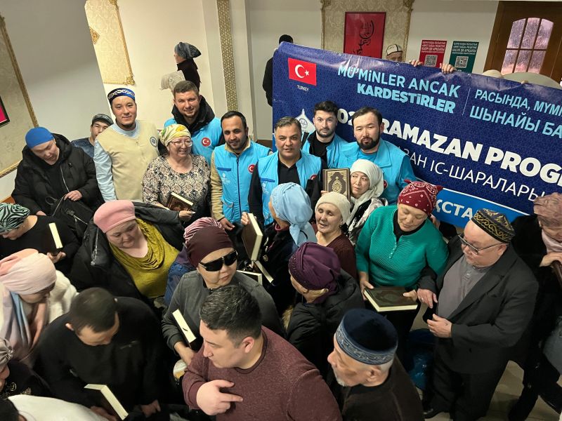 Түркиялық «Уақып» қоры «Әнет баба» мешітінде ауызашар дастарханын жайды