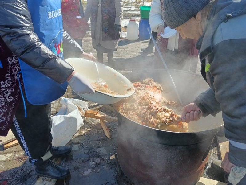 Абай ауданында 500 адамға ыстық ас үлестірілді