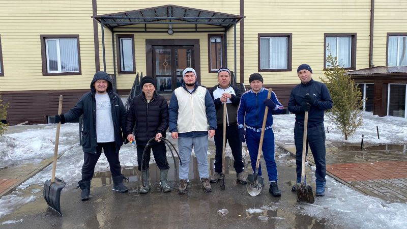 Жастар мешіт ауласына тазалық жұмыстарын жүргізді