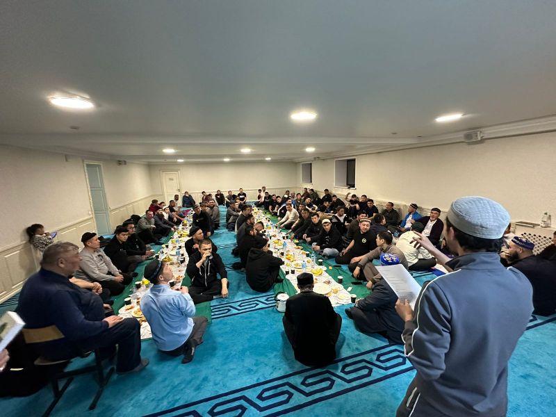 «Қазыбек би» мешітінің екі жамағатына Ұмраға жолдама тарту етілді