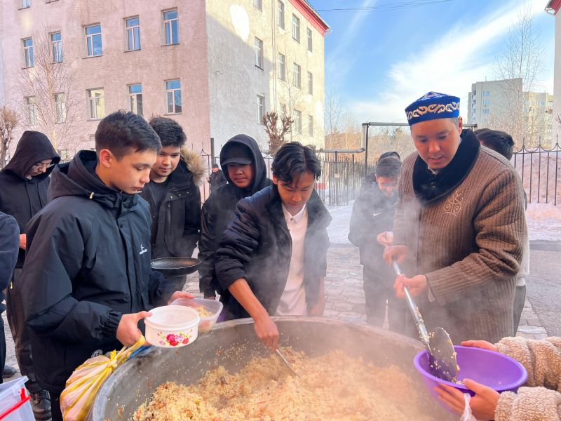 Қарағанды мешіттері 300 студентке «Ауызашар себетін» үлестірді