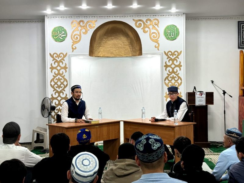  Саранда «Мен қалай қари болдым?» атты сүбелі сұхбат өтті