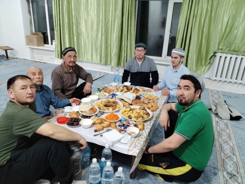 Қарабас кенті мешітінде ауызашар берілді 