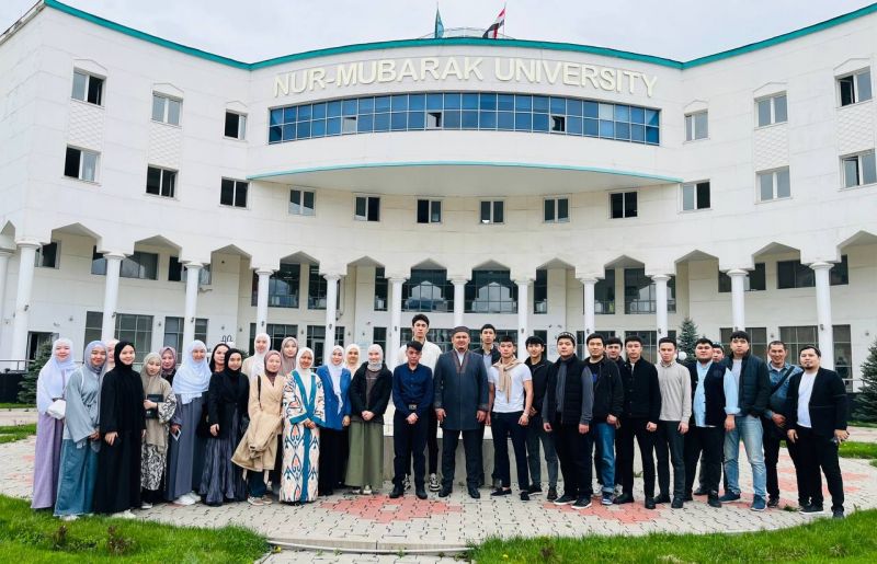 Қарағанды облысының бас имамы Нұр-Мүбарак университетінің студенттерімен кездесті