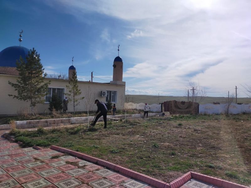 «Жанқұтты би» мешітінде сенбілік жұмыстары жүзеге асты