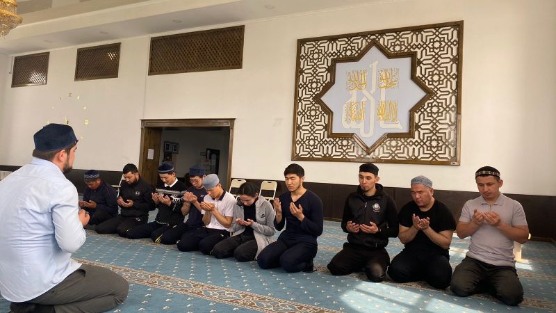 «Қажыбай қажы» мешіті жастары соғыс ардагерлеріне дұға бағыштады