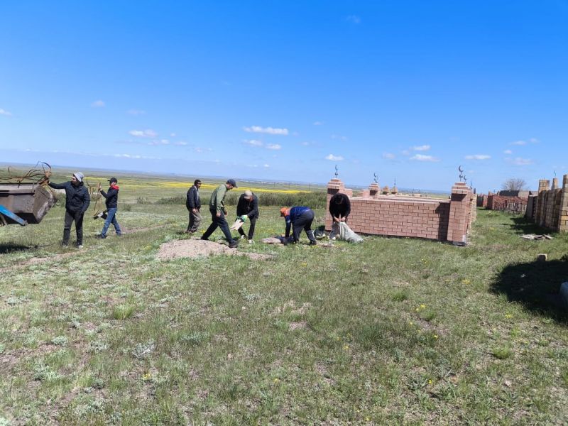 Абай ауданында зират бастарында сенбілік жүргізілді