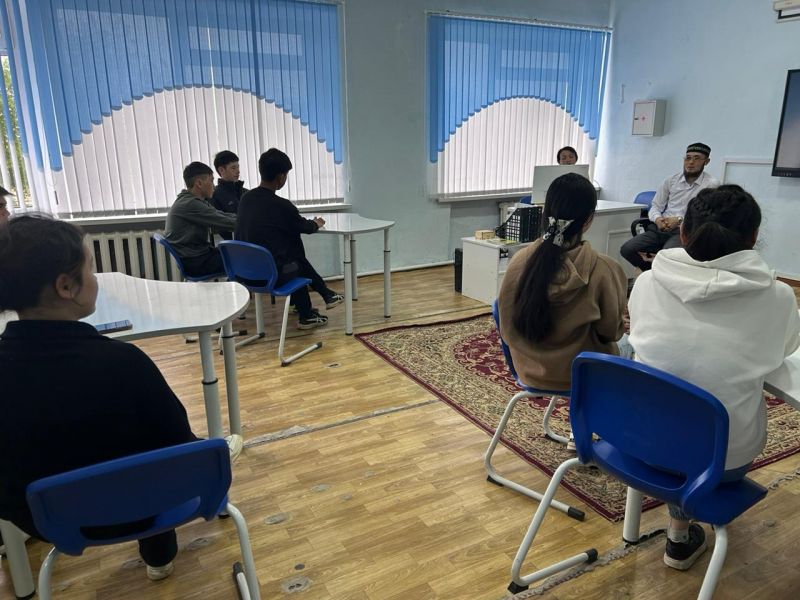  Бұрма ауылдық мектебінде жат ағымға қатысты кездесу өтті