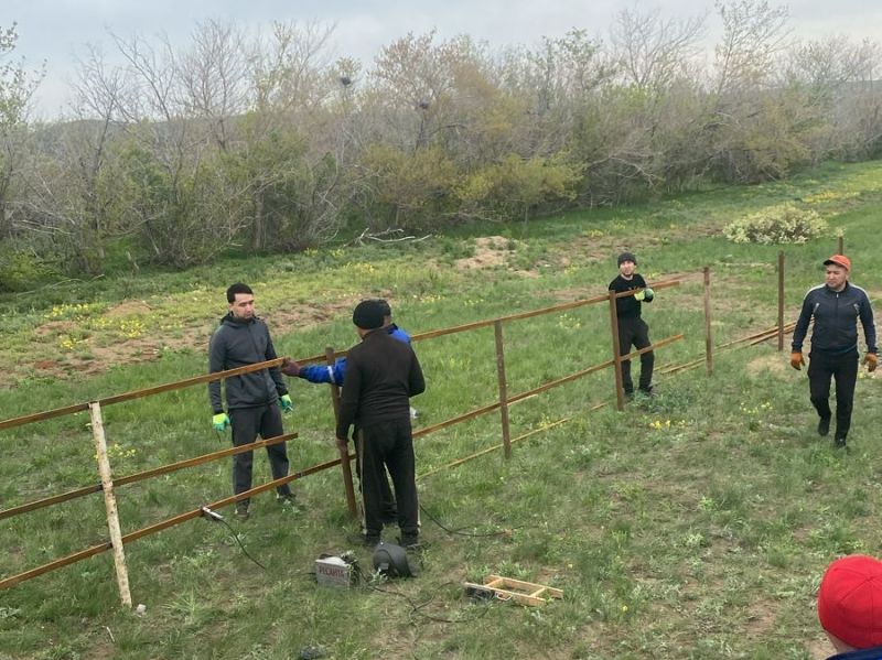 Зираттарды қоршау жұмысы жүргізілді