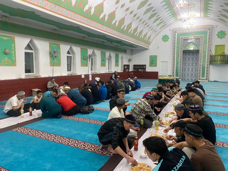 «Әл Машани» мешітінде дәстүрлі отырыс жалғасты