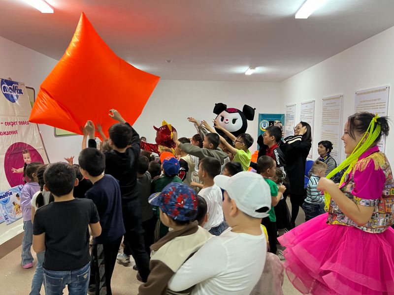 1- маусым балаларды қорғау күніне орай «Отбасы» орталығында қайырымдылық шарасы өтті