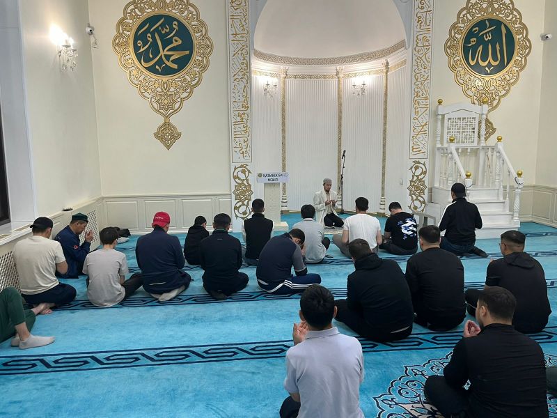 Әдемі жұп бейнеленген орыс порносын көріңіз