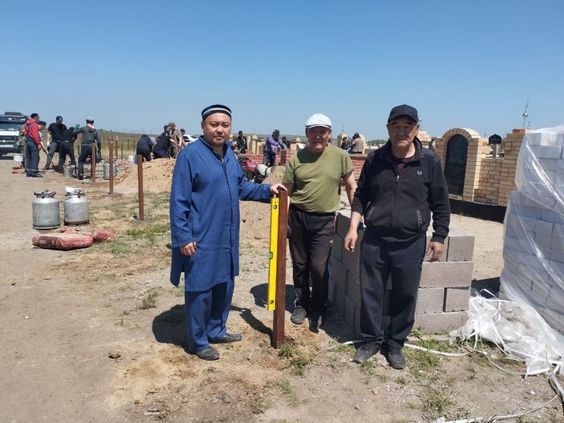 Зиратты қоршау жұмыстары жалғасуда