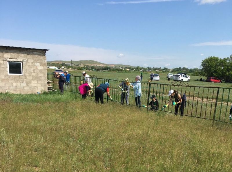 Зират басында тазалық жұмыстары жүргізілді 