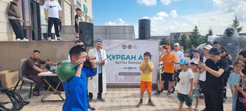 «Қазыбек би» мешітінде ұлық мейрам көңілді жалғасты