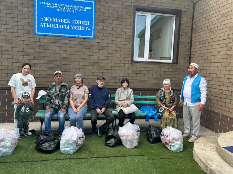 Топар кентінде құрбандық еті үлестірілді