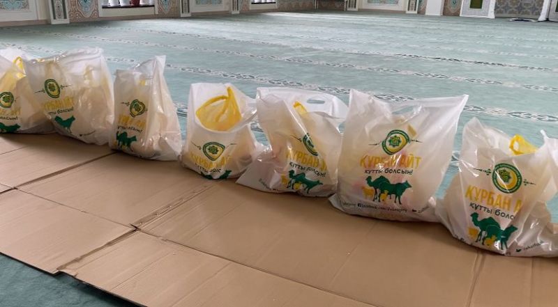«Төлеутай ата» мешітінде құрбандық еті үлестірілді