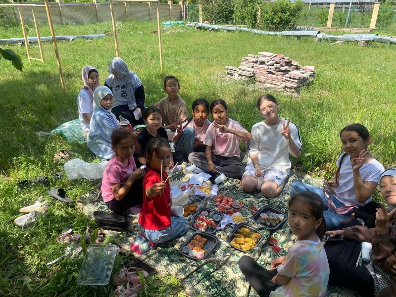 Шәкірттер табиғат аясына демалысқа шықты