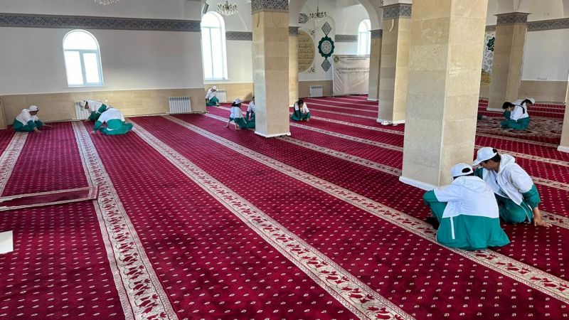 «Жасыл Ел» жастары мешітке тазалық жүргізді