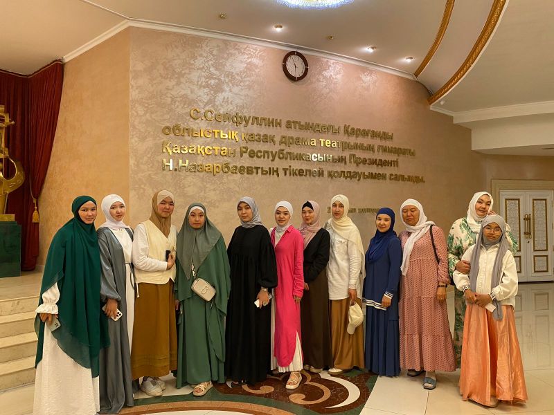 Шәкірттер Сәкен Сейфуллин атындағы қазақ драма театрында болды