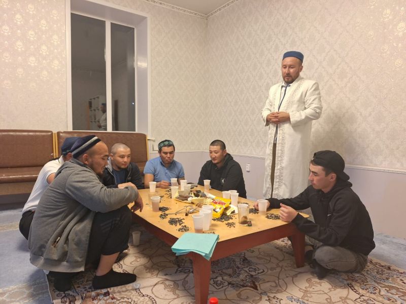 Иса молла  мешіті жамағаты бас қосты 