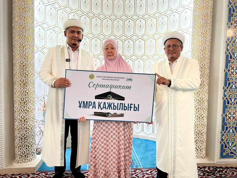 «Әнет баба» мешітінің тазалықшысына Ұмра жолдамасы берілді