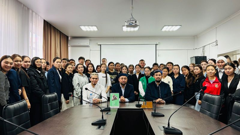  Саран жоғарғы гуманитарлық техникалық колледжінің студенттерімен кездесу