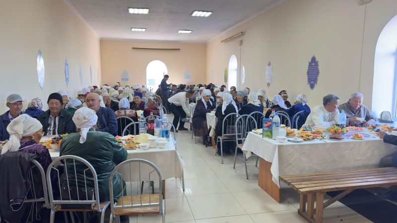 Мешіт асханасында 120 адамға арнап дастархан жайылды