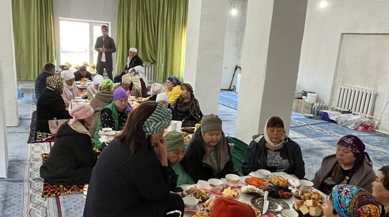 Қарабас мешітінде үлкендерге дастархан жайылды