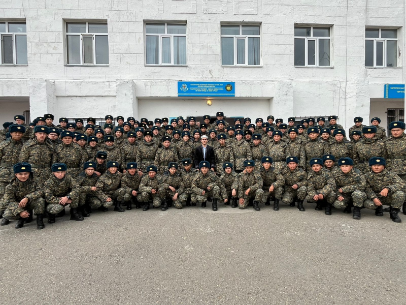Қарабас кенті мешітінің имамы әскерилерге уағыз-насихат жүргізді