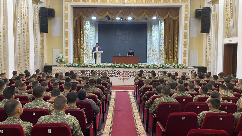 Облыстық «Әнет баба» мешітінің наиб имамы Отан қорғаушылармен сұқбаттасты