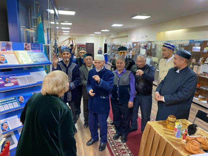 Қарағанды облыстық «Әнет баба» мешітінің ақсақалдары Достық үйіндегі тарихи жәдігерлермен танысты