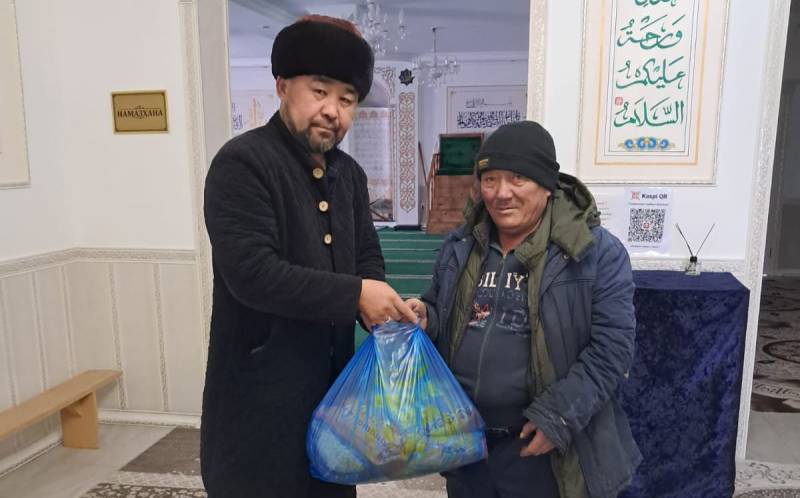 «Жыржыс қажы» мешітінің имамы қайырымдылық іс атқарды