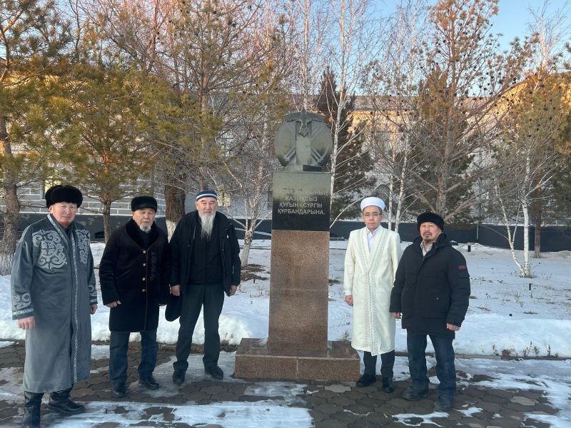 «Нұр» мешітінің ұжымы қуғын-сүргін құрбандарына арналған монументін зиярат етті