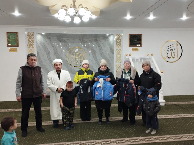 Көкпекті ауылдық мешіті мұқтаж отбасыларға көмек көрсетті 