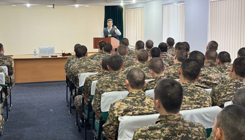 «Төлеутай ата» мешітінің наиб имамы сарбаздармен кездесті