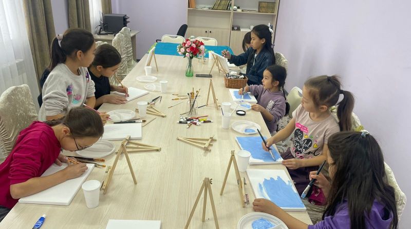 «Қажыбай қажы» мешітінде шәкірттер көк туымыздың суретін салды