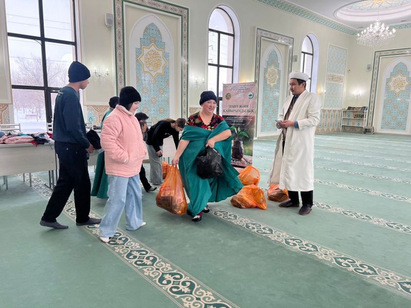 «Төлеутай ата» мешітінде мұқтаж отбасыларға көмек көрсетілді