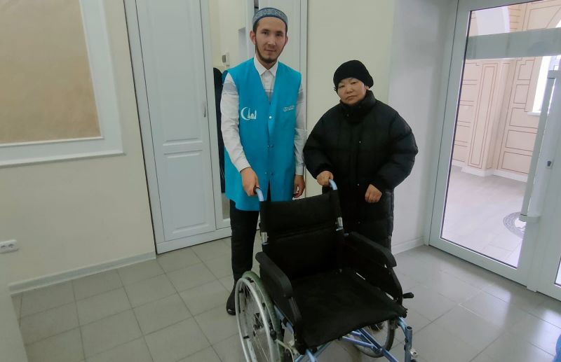 «Әлихан Бөкейхан» мешіті мүгедек азаматқа арнайы арба алып берді