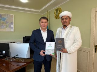 Қарағанды облысының бас имамы Саран қаласының әкімімен кездесті