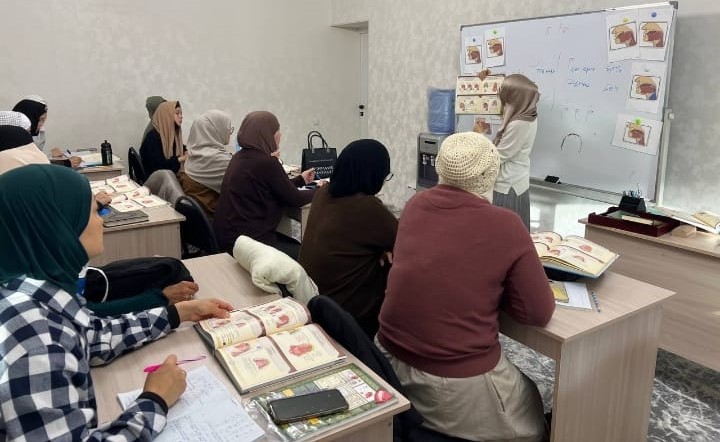 «Әл-Машани» мешітінде «Әйел-қыздар» жамағаты дәріс алып жатыр 