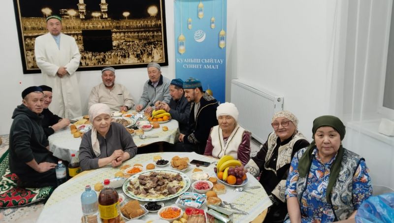 Көкпекті мешітінің имамы умра сапарынан оралды