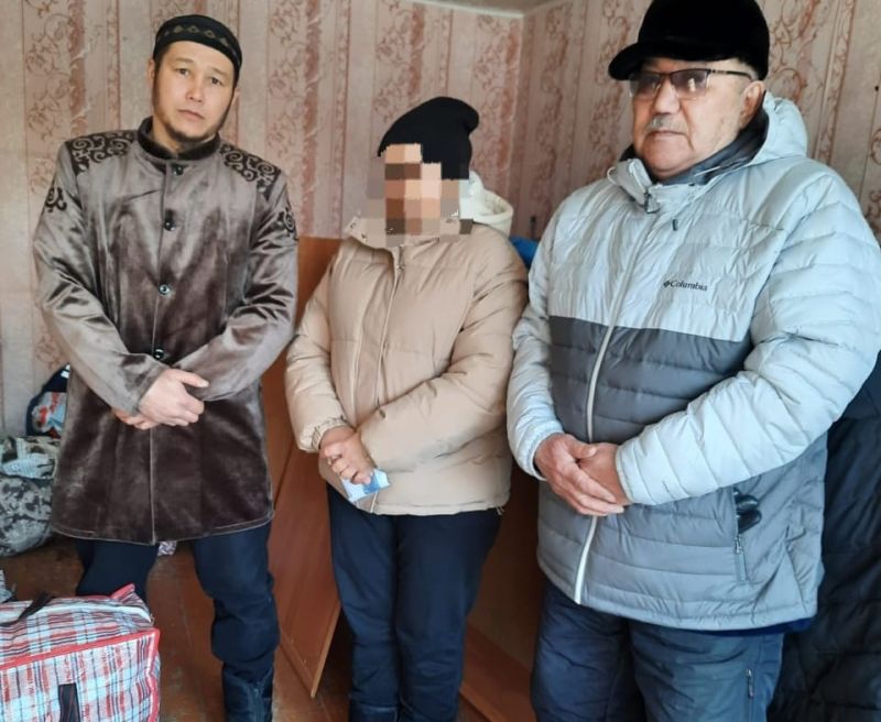 «Сәлкен молла» мешітінің ұжымы үйі өртенген отбасыға көмек көрсетті