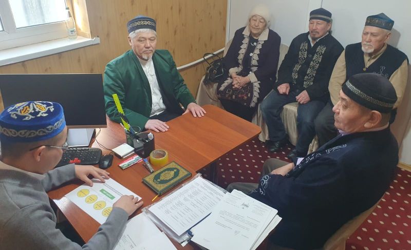 «Нұр» мешітінің имамы ақсақалдармен және зиялы қауыммен кездесті